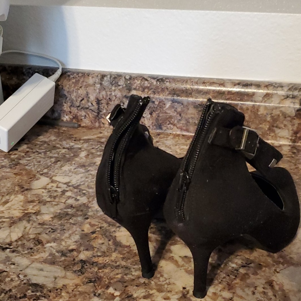 Heels size 8 - Picture 2 of 3
